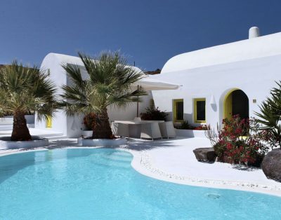 Newly renovated villa in Santorini